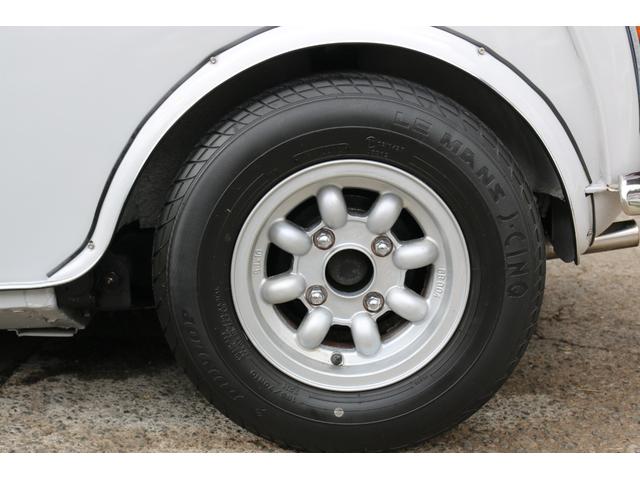 ＭＩＮＩ １．３　４速マニュアル　ＳＵツインキャブ　左ハンドル　センターメーター　１０インチアルミホイール　ナルディステアリング　センターキー　ハイローキット　コイルサス　車検令和８年１２月　クーラー付き　ＥＴＣ（26枚目）