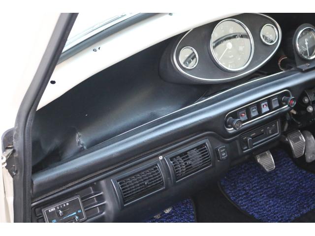 MINI クーパー1.3 キャブクーパー MK1仕様 4速マニュアル 1300cc SUキャブ  10インチアルミ ハイローキット コイルサス センターメーター センターマフラー フェンダーミラー ディーラー車 修復歴無(24枚目)