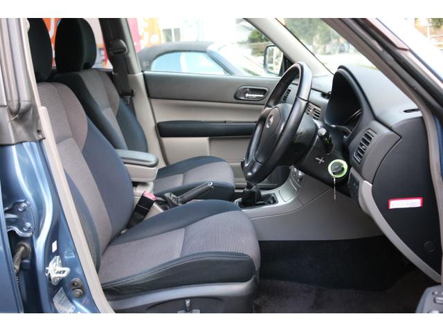 フォレスター 2.0XS 5速マニュアル 4WD キーレス EJ20水平対向エンジン ETC 社外16インチアルミ オートエアコン 走行距離3万キロ ルーフレール 運転席パワーシート ニューポートブルーパール(9枚目)