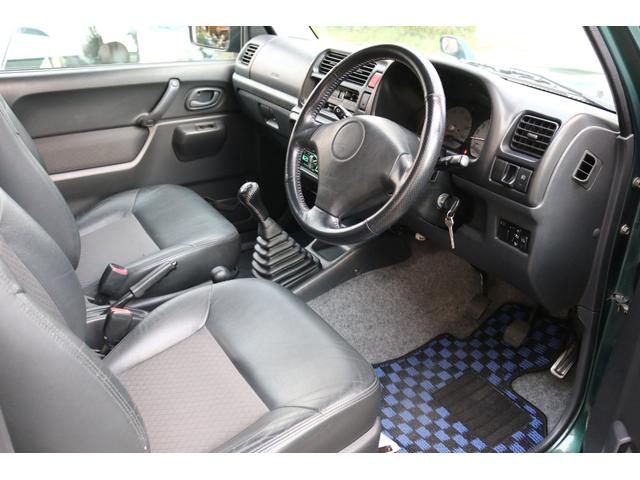 ジムニー ランドベンチャー　５速マニュアル　走行距離３５０００キロ　キーレス　４ＷＤ　ハーフレザーシート　タイミングチェーン　１６インチアルミ　グローブグリーン（8枚目）