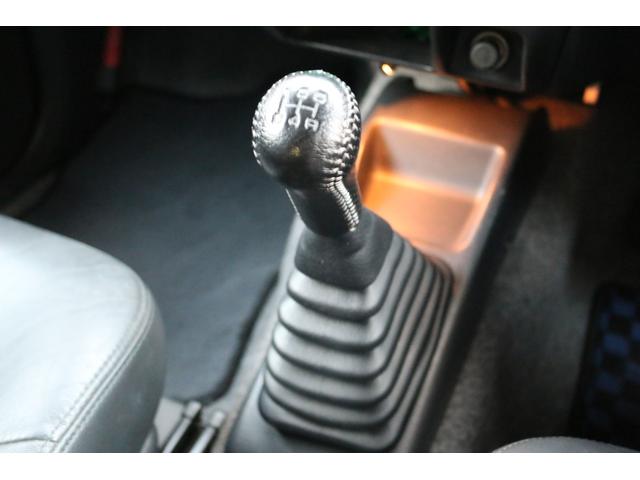 ジムニー ランドベンチャー　５速マニュアル　走行距離３５０００キロ　キーレス　４ＷＤ　ハーフレザーシート　タイミングチェーン　１６インチアルミ　グローブグリーン（15枚目）