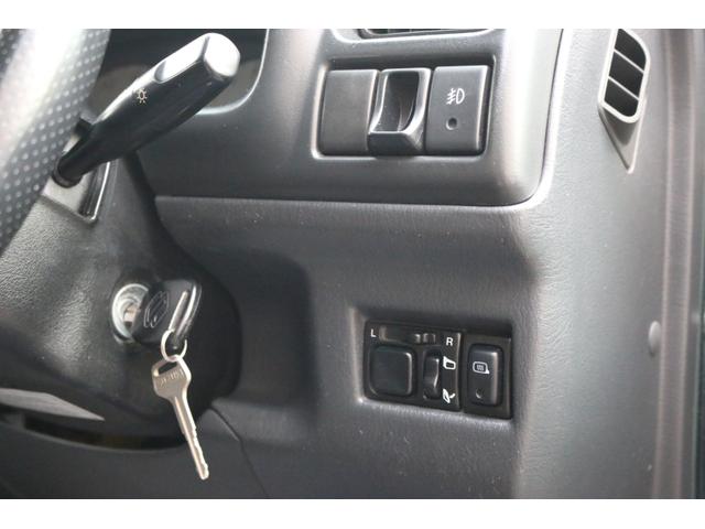 ジムニー ランドベンチャー　５速マニュアル　走行距離３５０００キロ　キーレス　４ＷＤ　ハーフレザーシート　タイミングチェーン　１６インチアルミ　グローブグリーン（18枚目）