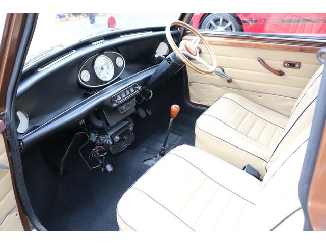 MINI 4速マニュアル 1000ccキャブ SUキャブ センターメーター 10インチアルミ モトリタステアリング ハイローキット フェンダーミラー ディーラー車 修復歴無(11枚目)