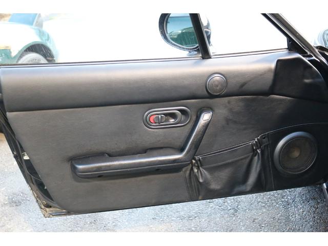 ユーノスロードスター スペシャルパッケージ　ワンオーナー　整備記録簿　ハードトップ　純正１４インチアルミ　ＮＡ８Ｃ　リトラ　フロアオートマ　タイベル交換済　修復歴無　エアコン　パワステ　純正ＭＯＭＯステアリング（22枚目）