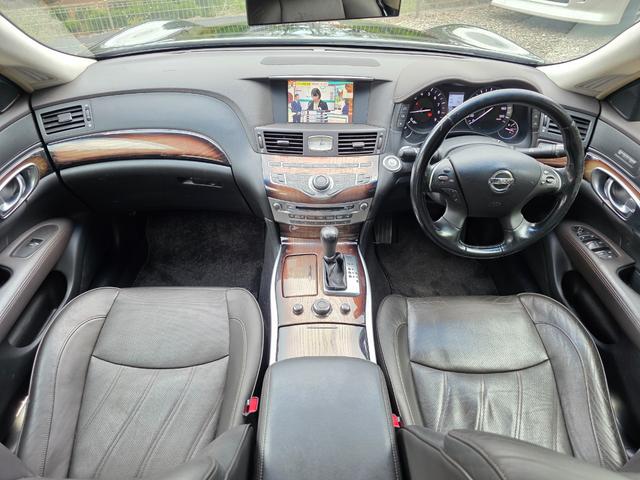フーガ ３７０ＧＴ　純正メーカーナビ　ＣＤ　ＤＢＤ　地デジＴＶ　ビルトインＥＴＣ　クルーズコントロール　パワーシート　バックカメラ　ベンチレーションシート（7枚目）