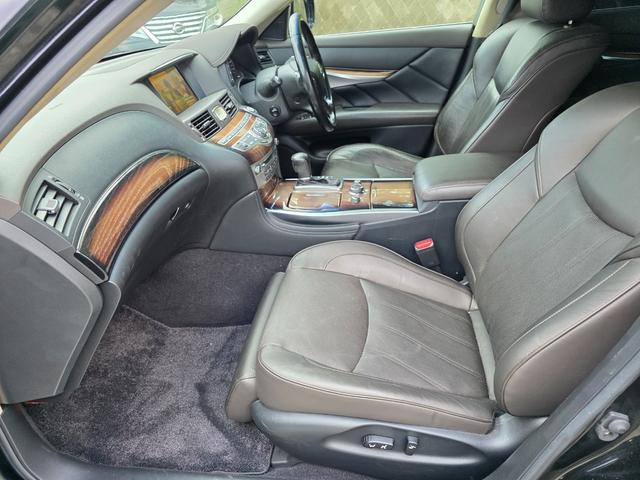 フーガ ３７０ＧＴ　純正メーカーナビ　ＣＤ　ＤＢＤ　地デジＴＶ　ビルトインＥＴＣ　クルーズコントロール　パワーシート　バックカメラ　ベンチレーションシート（9枚目）