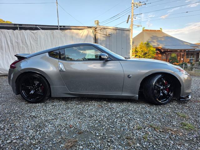 フェアレディＺ バージョンＴ　車検令和８年７月　純正メーカーナビ　ＮＩＳＭＯフェンダーアーチモール　ＨＫＳマフラー　社外キャリパー　パドルシフト（2枚目）