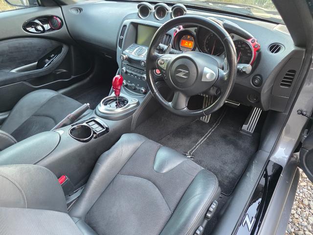 フェアレディＺ バージョンＴ　車検令和８年７月　純正メーカーナビ　ＮＩＳＭＯフェンダーアーチモール　ＨＫＳマフラー　社外キャリパー　パドルシフト（8枚目）