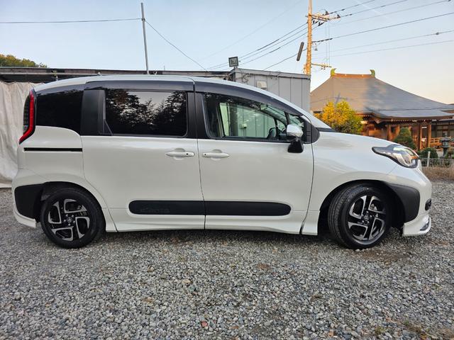 シエンタ ハイブリッドＺ　Ｒ５年　実走行１万キロ台　車検令和９年１１月　純正１０．５インチナビ　Ｂｌｕｅｔｏｏｔｈ　モデリスタエアロ　パーキングサポートブレーキ（2枚目）