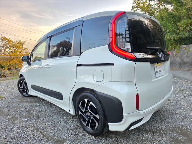 シエンタ ハイブリッドＺ　Ｒ５年　実走行１万キロ台　車検令和９年１１月　純正１０．５インチナビ　Ｂｌｕｅｔｏｏｔｈ　モデリスタエアロ　パーキングサポートブレーキ（4枚目）