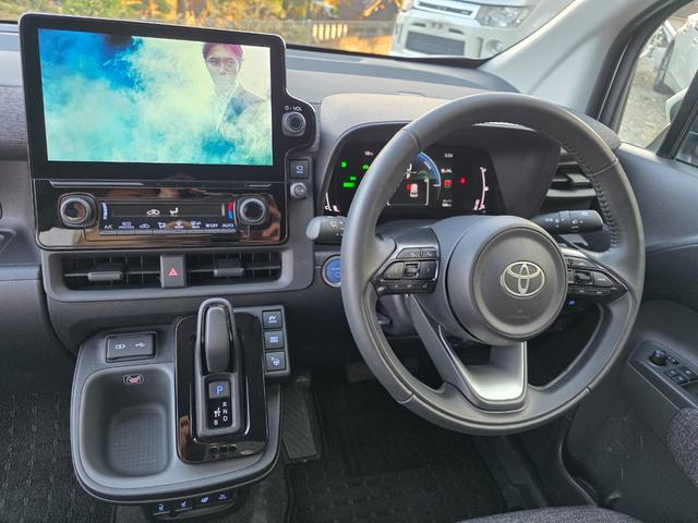 シエンタ ハイブリッドＺ　Ｒ５年　実走行１万キロ台　車検令和９年１１月　純正１０．５インチナビ　Ｂｌｕｅｔｏｏｔｈ　モデリスタエアロ　パーキングサポートブレーキ（12枚目）