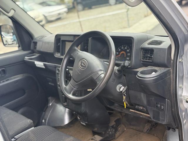 ハイゼットカーゴ ＤＸ　車検２年間　キーレス　ＥＴＣ　ナビ　オーバーヘッドレス　アイドリングストップ（7枚目）