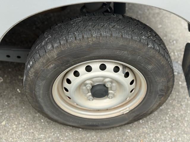 ハイゼットカーゴ ＤＸ　車検２年間　キーレス　ＥＴＣ　ナビ　オーバーヘッドレス　アイドリングストップ（12枚目）