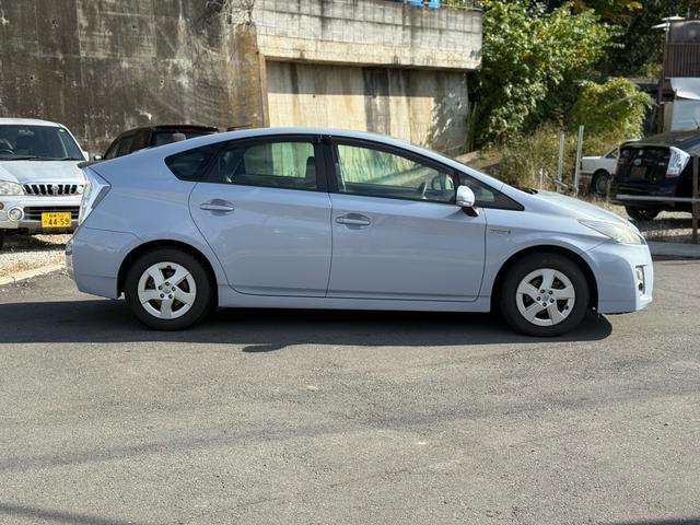 プリウス Ｓ　車検２年間　ナビ　バックカメラ　ＥＴＣ　プッシュスタート（4枚目）