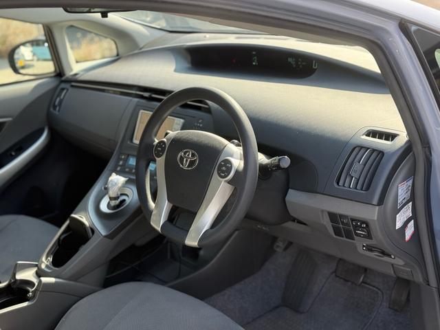 プリウス Ｓ　車検２年間　ナビ　バックカメラ　ＥＴＣ　プッシュスタート（7枚目）