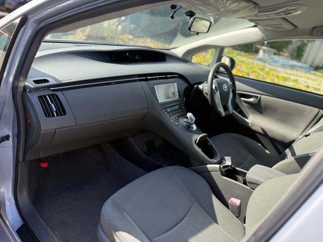 プリウス Ｓ　車検２年間　ナビ　バックカメラ　ＥＴＣ　プッシュスタート（8枚目）