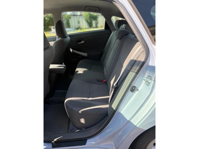 プリウス Ｓ　車検２年間　ナビ　バックカメラ　ＥＴＣ　プッシュスタート（10枚目）