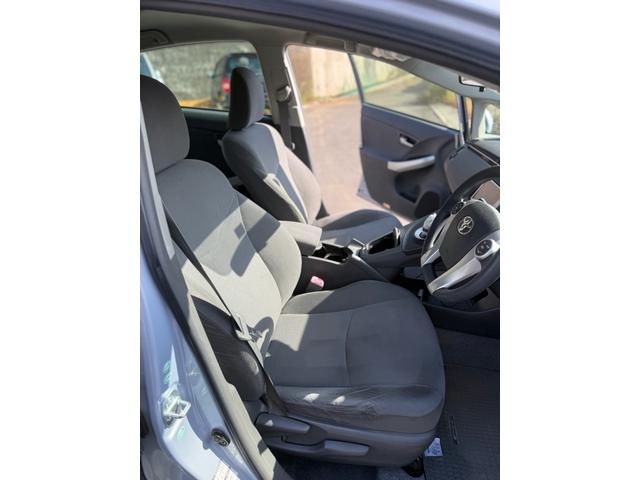 プリウス Ｓ　車検２年間　ナビ　バックカメラ　ＥＴＣ　プッシュスタート（11枚目）