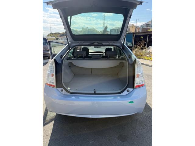 プリウス Ｓ　車検２年間　ナビ　バックカメラ　ＥＴＣ　プッシュスタート（13枚目）