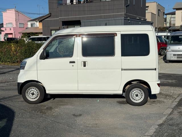 ハイゼットカーゴ ＤＸ　ＳＡＩＩＩ　車検９年３月　キーレス　スマートアシスト　ＥＴＣ　オーバーヘッドレス（5枚目）
