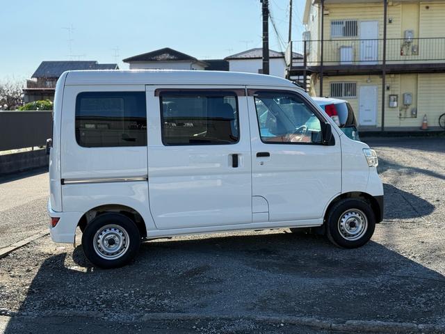 ハイゼットカーゴ ＤＸ　ＳＡＩＩＩ　車検９年３月　キーレス　スマートアシスト　ＥＴＣ　オーバーヘッドレス（6枚目）