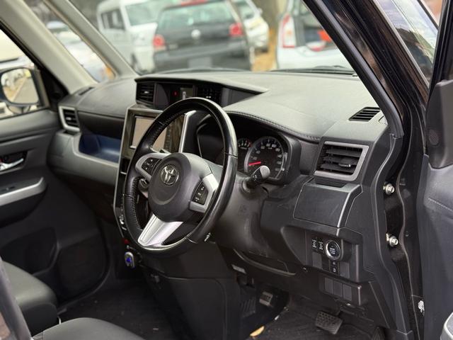 ルーミー カスタムＧ　車検２年間　プッシュスタート　ＥＴＣ　ナビ　バックカメラ　プッシュスタート　両側電動パワースライドドア（7枚目）