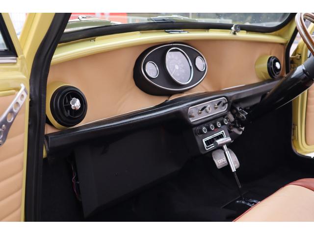 MINI 1.3 Mk1(マーク1)仕様 10インチホイール センターメーター ルーフキャリア モトリタステア フェンダーミラー センターマフラー(16枚目)