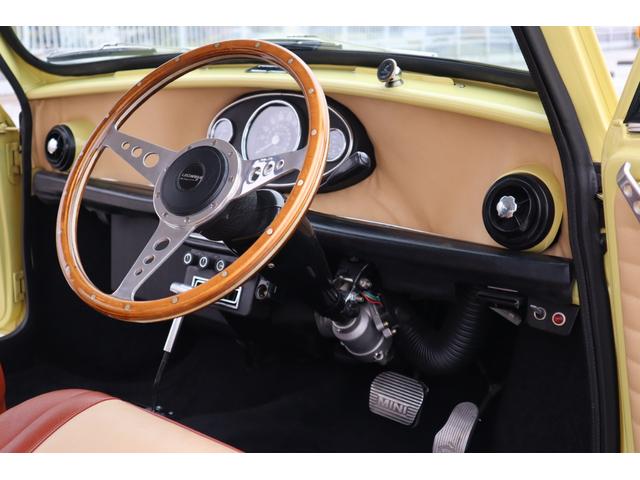 MINI 1.3 Mk1(マーク1)仕様 10インチホイール センターメーター ルーフキャリア モトリタステア フェンダーミラー センターマフラー(17枚目)