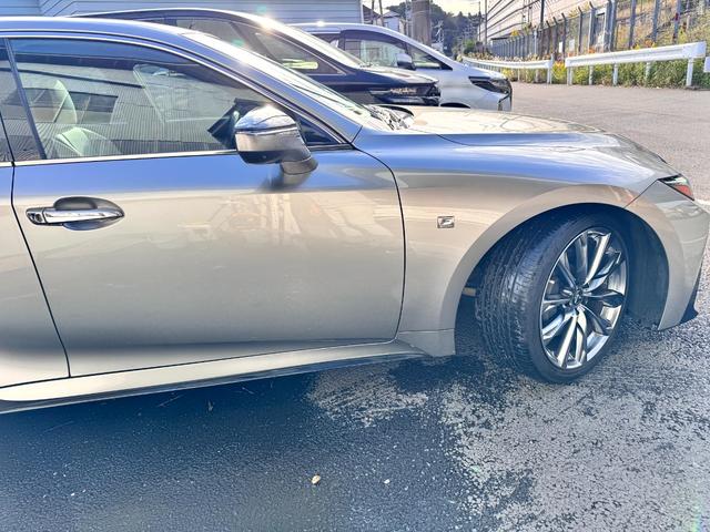 ＩＳ ＩＳ３５０　Ｆスポーツ　３眼ＬＥＤヘッドライト　アップルカープレイ　白革シート　純正オプションＬＳＤ（3枚目）