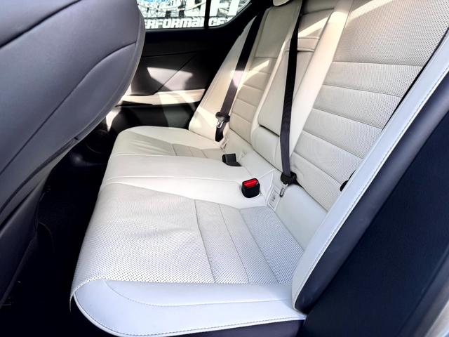 ＩＳ ＩＳ３５０　Ｆスポーツ　３眼ＬＥＤヘッドライト　アップルカープレイ　白革シート　純正オプションＬＳＤ（8枚目）