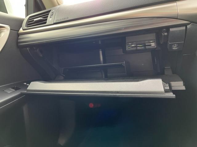 CT CT200h レクサス・純正ナビ・TV・ETC・レーダークルーズ・パドルシフト・LEDヘッドライト・レザーシート・パワーシートヒーター・コーナーセンサー(24枚目)