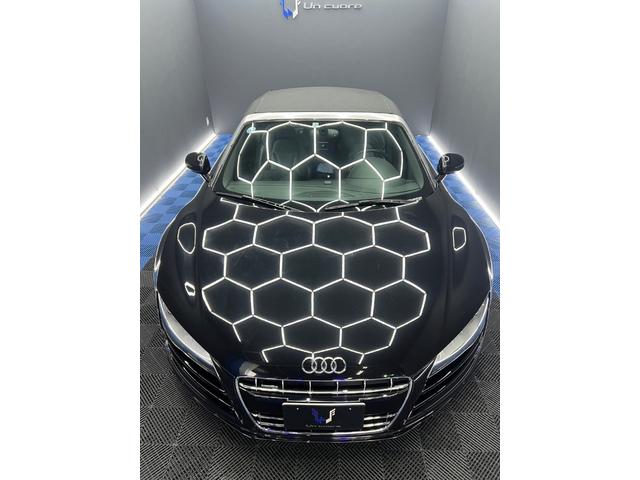 Ｒ８スパイダー ベースグレード　／ナビ／Ｂカメラ／ＢＴ接続／黒革シート／４ＷＤ／Ｖ１０自然吸気５．２Ｌエンジン／社外マフラー／オープンカー／ＬＥＤヘッドライト／パドルシフト／シートヒーター／ドラレコ／ＭＴ付ＡＴ／パワーシート／禁煙（17枚目）