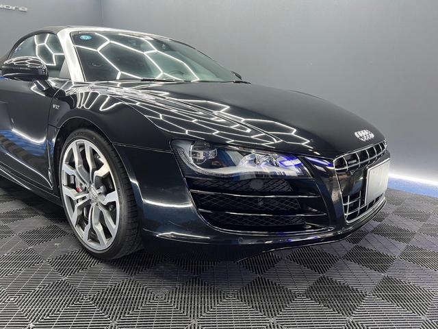 Ｒ８スパイダー ベースグレード　／ナビ／Ｂカメラ／ＢＴ接続／黒革シート／４ＷＤ／Ｖ１０自然吸気５．２Ｌエンジン／社外マフラー／オープンカー／ＬＥＤヘッドライト／パドルシフト／シートヒーター／ドラレコ／ＭＴ付ＡＴ／パワーシート／禁煙（30枚目）