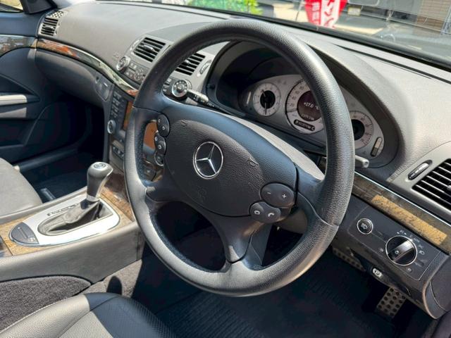 Ｅクラス Ｅ２８０　アバンギャルドスポーツエディション　／サンルーフ／オートライト／パドルシフト／シートメモリー／左右独立エアコン／サンルーフ／スペアキー／（15枚目）