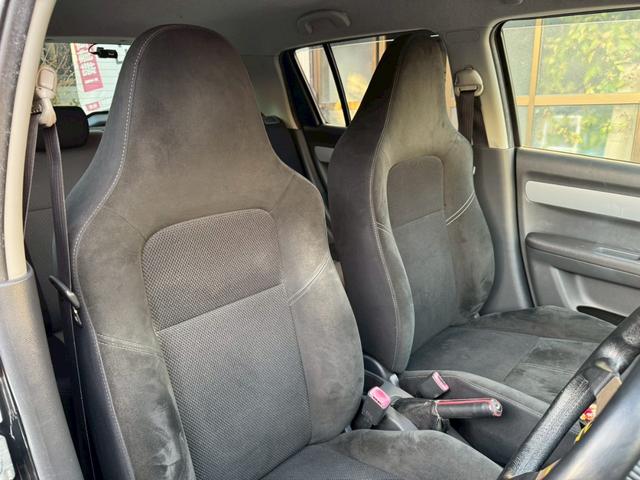 スイフト スポーツ　／５速マニュアル／ナビ／ワンセグＴＶ／社外サスペンション／社外マフラー／ゼロチャンバー／社外アルミホイール／サブウーファー／ＭＯＭＯステ／ドライブレコーダー前後／ＥＴＣ／（3枚目）