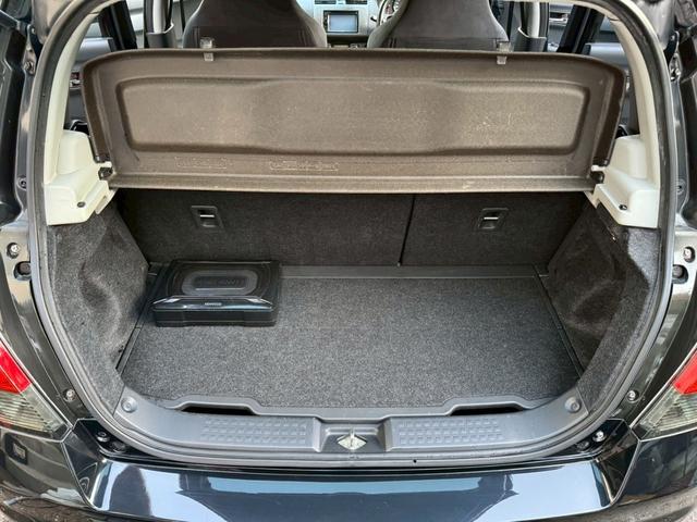 スイフト スポーツ　／５速マニュアル／ナビ／ワンセグＴＶ／社外サスペンション／社外マフラー／ゼロチャンバー／社外アルミホイール／サブウーファー／ＭＯＭＯステ／ドライブレコーダー前後／ＥＴＣ／（11枚目）