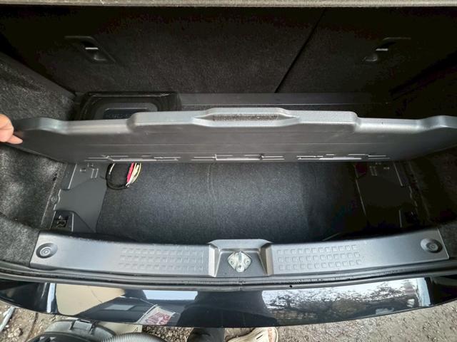 スイフト スポーツ　／５速マニュアル／ナビ／ワンセグＴＶ／社外サスペンション／社外マフラー／ゼロチャンバー／社外アルミホイール／サブウーファー／ＭＯＭＯステ／ドライブレコーダー前後／ＥＴＣ／（12枚目）