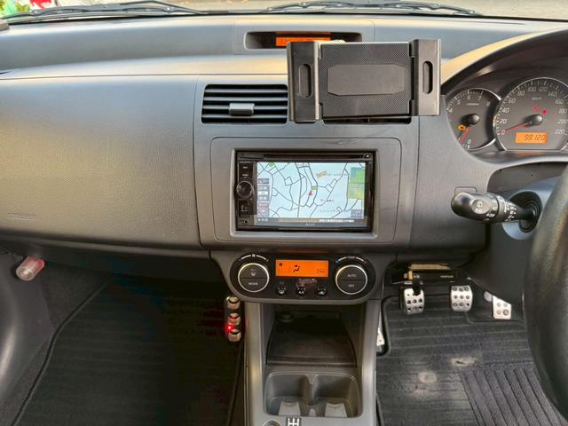 スイフト スポーツ　／５速マニュアル／ナビ／ワンセグＴＶ／社外サスペンション／社外マフラー／ゼロチャンバー／社外アルミホイール／サブウーファー／ＭＯＭＯステ／ドライブレコーダー前後／ＥＴＣ／（16枚目）