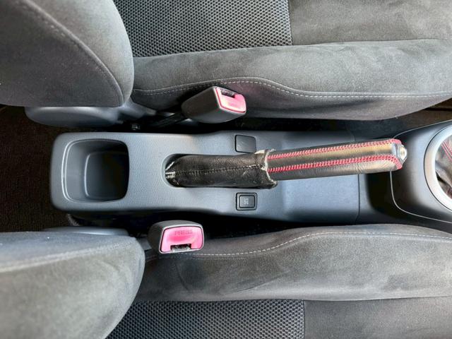 スイフト スポーツ　／５速マニュアル／ナビ／ワンセグＴＶ／社外サスペンション／社外マフラー／ゼロチャンバー／社外アルミホイール／サブウーファー／ＭＯＭＯステ／ドライブレコーダー前後／ＥＴＣ／（25枚目）