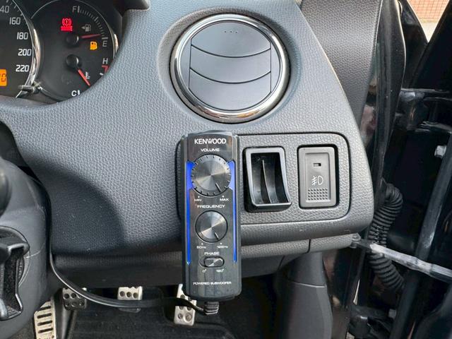 スイフト スポーツ　／５速マニュアル／ナビ／ワンセグＴＶ／社外サスペンション／社外マフラー／ゼロチャンバー／社外アルミホイール／サブウーファー／ＭＯＭＯステ／ドライブレコーダー前後／ＥＴＣ／（27枚目）