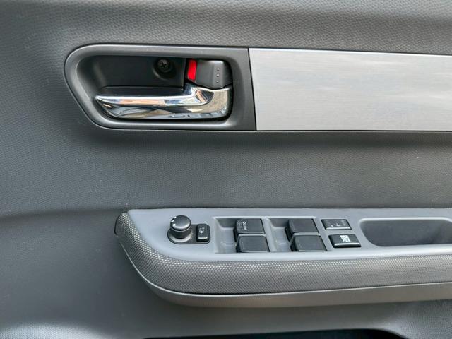 スイフト スポーツ　／５速マニュアル／ナビ／ワンセグＴＶ／社外サスペンション／社外マフラー／ゼロチャンバー／社外アルミホイール／サブウーファー／ＭＯＭＯステ／ドライブレコーダー前後／ＥＴＣ／（28枚目）