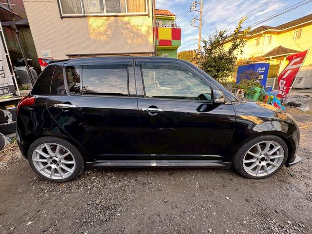 スイフト スポーツ　／５速マニュアル／ナビ／ワンセグＴＶ／社外サスペンション／社外マフラー／ゼロチャンバー／社外アルミホイール／サブウーファー／ＭＯＭＯステ／ドライブレコーダー前後／ＥＴＣ／（37枚目）