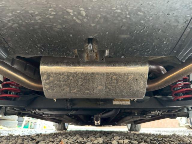 スイフト スポーツ　／５速マニュアル／ナビ／ワンセグＴＶ／社外サスペンション／社外マフラー／ゼロチャンバー／社外アルミホイール／サブウーファー／ＭＯＭＯステ／ドライブレコーダー前後／ＥＴＣ／（44枚目）