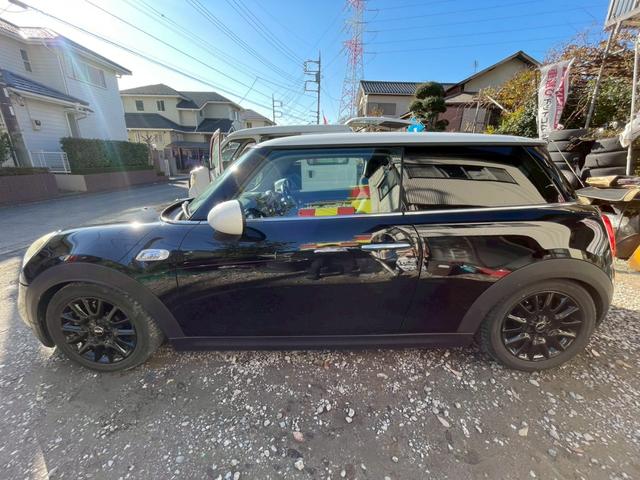 ＭＩＮＩ クーパーＳ　ＰＳ　ＰＷ　　ＡＷ　ＡＢ　ＷＡＢ　ナビ　ＡＢＳ　　キーレス　ＥＴＣ　Ｂ　カメラ　デジタルミラー　クルコン　純正アルミ　ツートンカラー　ＭＴモード　ＢＴオーディオ（27枚目）