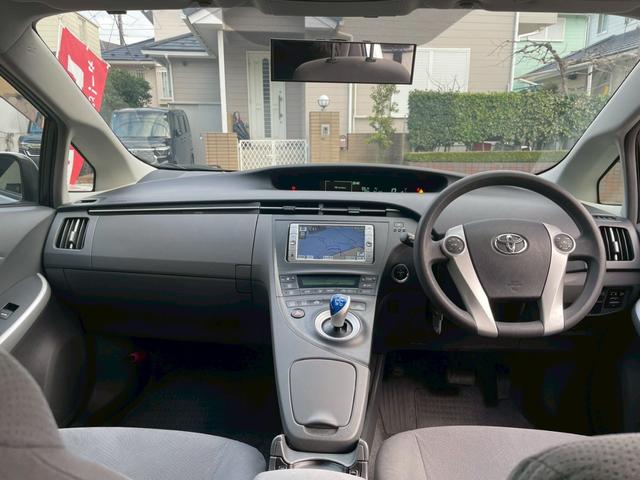 プリウス Ｓ　ナビ　Ｂカメラ　ステアリングスイッチ　ＬＥＤルームランプ　　ＥＴＣ　１５ＡＷ　フォグランプ　コーナーポール（2枚目）
