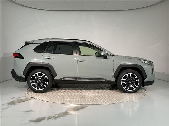 ＲＡＶ４ アドベンチャー　リヤカメラ　記録簿付　アルミ　クルーズＣ　ナビテレビ　ＬＥＤライト　１オーナー　イモビ　地デジ　ＥＳＣ　スマキー　ＰＳ　ＥＴＣ付き　ドラレコ付き　エアコン　４ＷＤ車　電動パワーシート　パワーウインドウ（3枚目）
