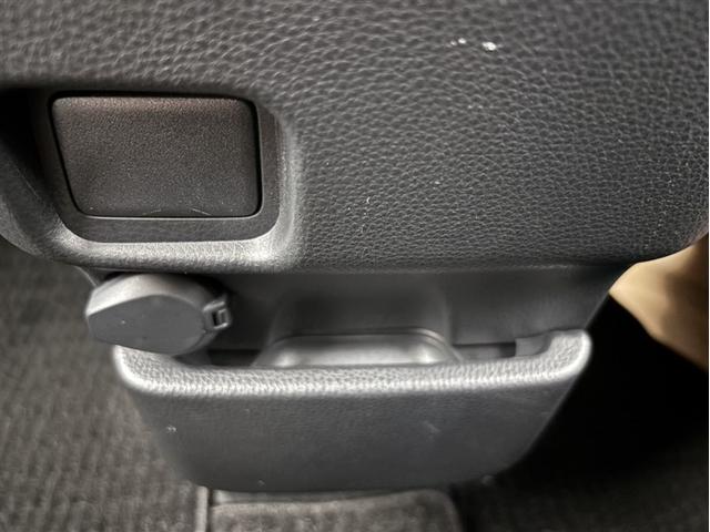 ヴォクシー ハイブリッドＳ－Ｇ　ＴＶ　地デジ　クルコン　Ｂカメラ　横滑防止装置　ＬＥＤヘッド　ＥＴＣ車載器　ワンオーナー車　両側自動ドア　キーレス　アルミホイール　３列シート　スマートキー　ミュージックプレイヤー接続可　点検記録簿（12枚目）