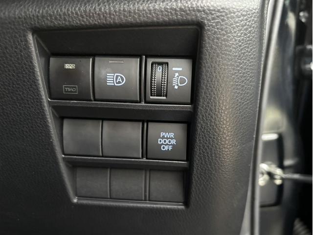 ヴォクシー ハイブリッドＳ－Ｇ　ＴＶ　地デジ　クルコン　Ｂカメラ　横滑防止装置　ＬＥＤヘッド　ＥＴＣ車載器　ワンオーナー車　両側自動ドア　キーレス　アルミホイール　３列シート　スマートキー　ミュージックプレイヤー接続可　点検記録簿（23枚目）