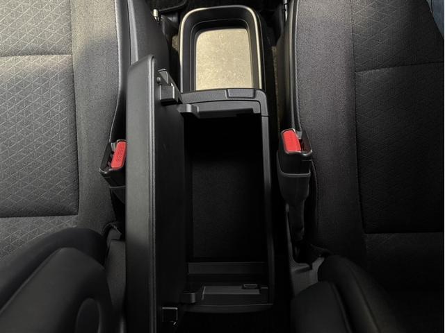 ヴォクシー ハイブリッドＳ－Ｇ　ＴＶ　地デジ　クルコン　Ｂカメラ　横滑防止装置　ＬＥＤヘッド　ＥＴＣ車載器　ワンオーナー車　両側自動ドア　キーレス　アルミホイール　３列シート　スマートキー　ミュージックプレイヤー接続可　点検記録簿（29枚目）