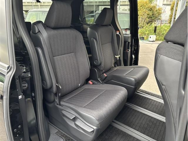 ヴォクシー ハイブリッドＳ－Ｇ　ＴＶ　地デジ　クルコン　Ｂカメラ　横滑防止装置　ＬＥＤヘッド　ＥＴＣ車載器　ワンオーナー車　両側自動ドア　キーレス　アルミホイール　３列シート　スマートキー　ミュージックプレイヤー接続可　点検記録簿（30枚目）